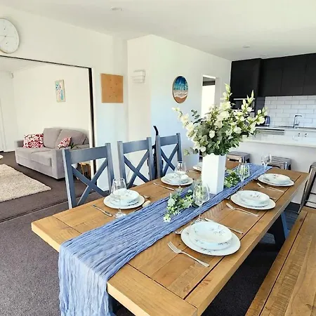 Spacious 5Bdr 2Ba 2Lr Plus Sleepout Family Home